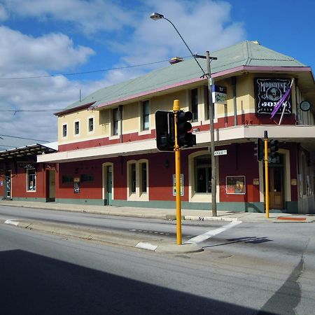Hotel Moondyne Joe'S Fremantle Exterior foto